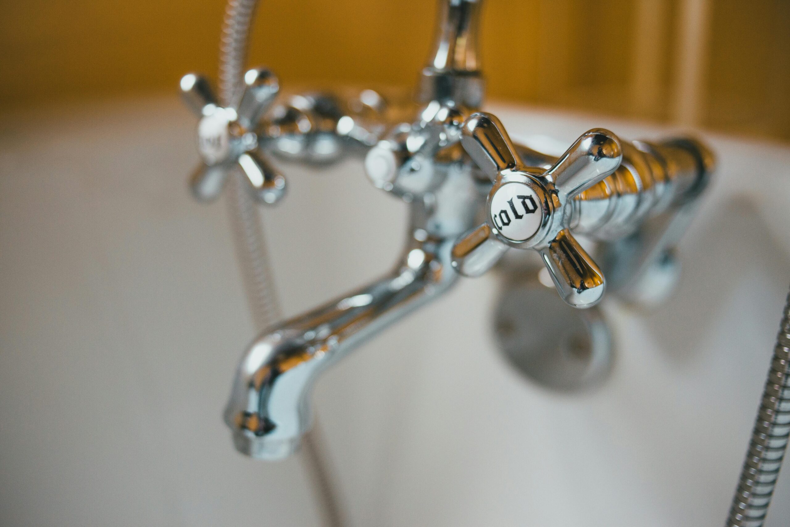 Chrome bathtub faucet with cross handles