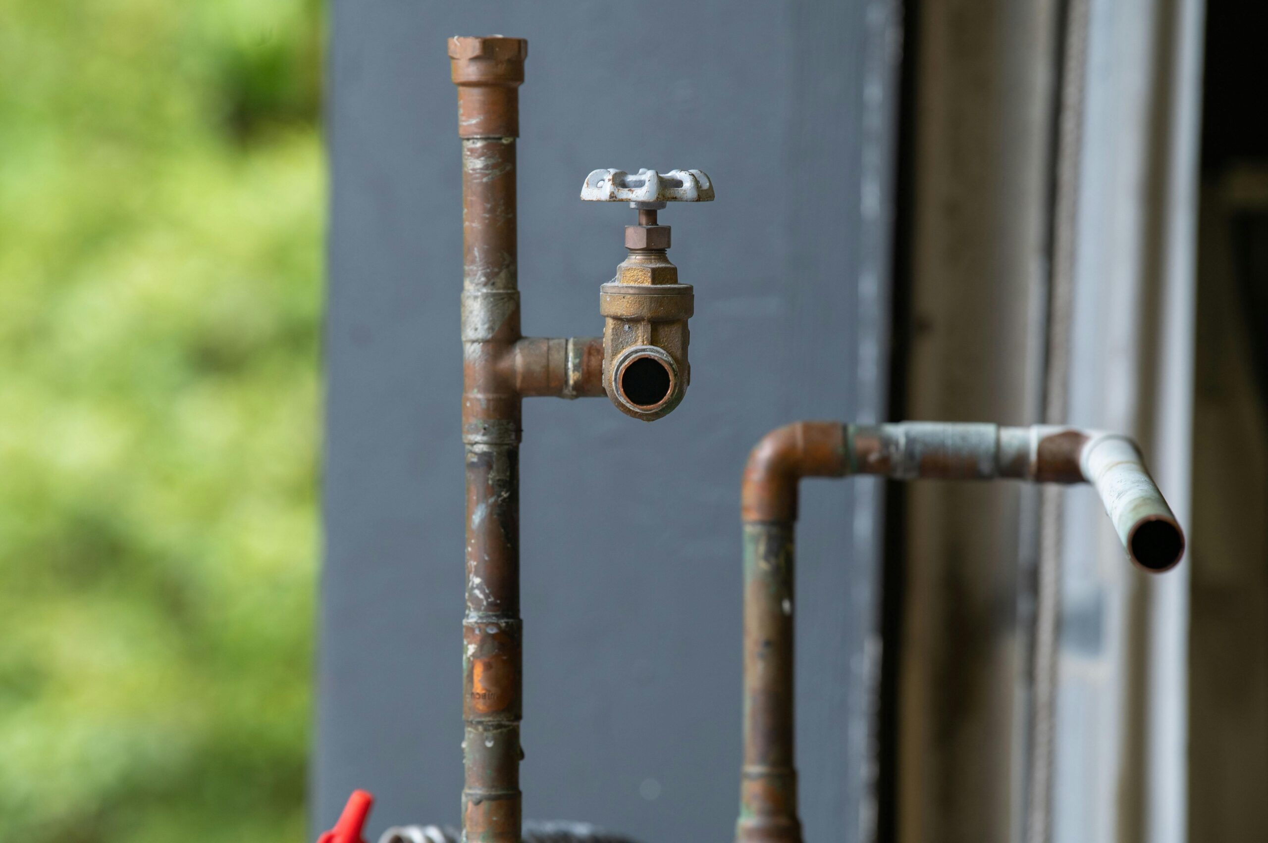 Copper water pipes with a hose bib and shutoff valve
